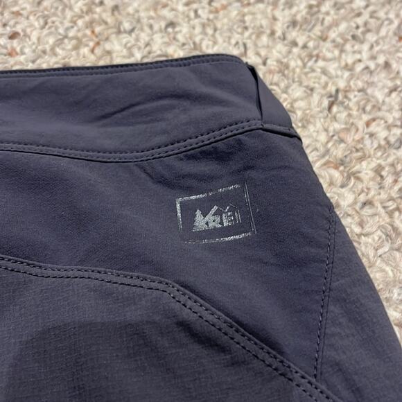 REI Women's Hiking Shorts Sz 14 Dark Gray Outdoor Gorpcore 9" Inseam - Picture 8 of 8